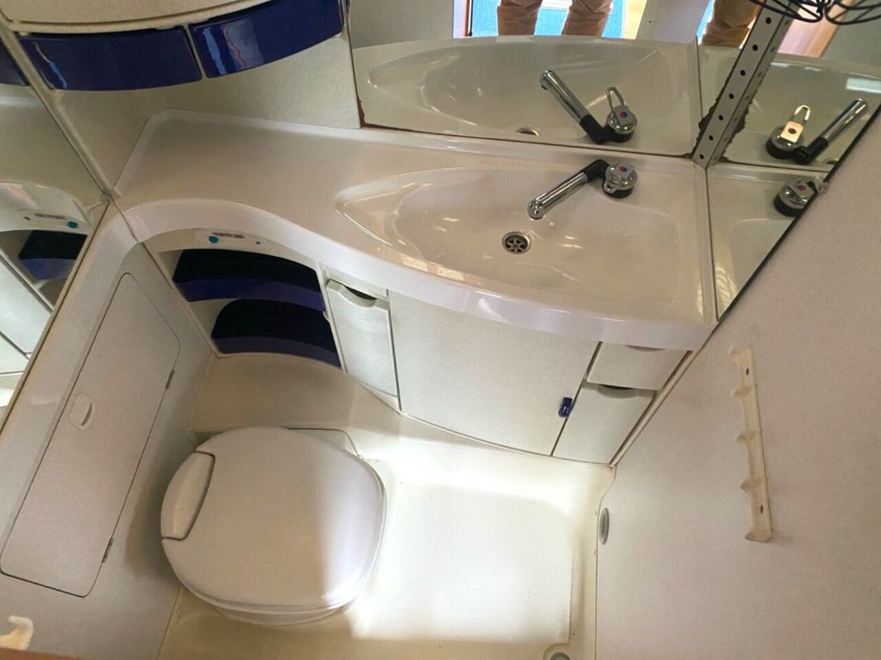HYMER-ERIBA 390 Verkauf an Händler Ansicht 10 für Fahrzeugdetailseite
