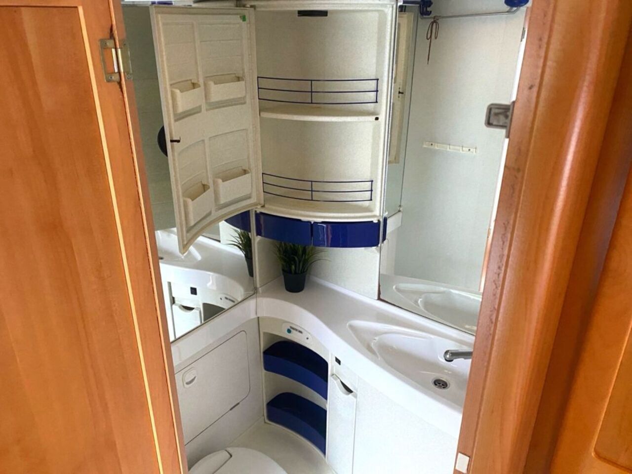 HYMER-ERIBA 390 Verkauf an Händler Ansicht 11 für Fahrzeugdetailseite