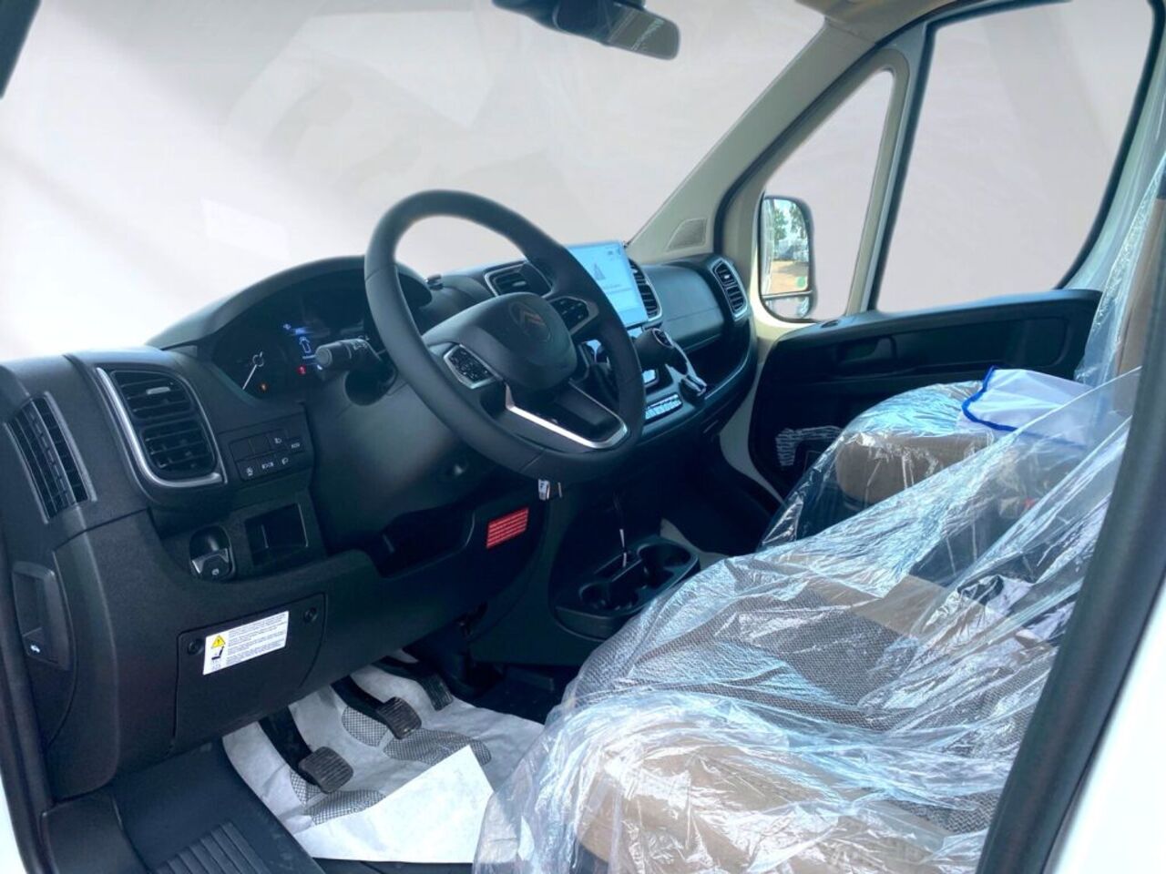 CARADO 328 6,99m Längsbett-Alkoven Ansicht 6 für Fahrzeugdetailseite
