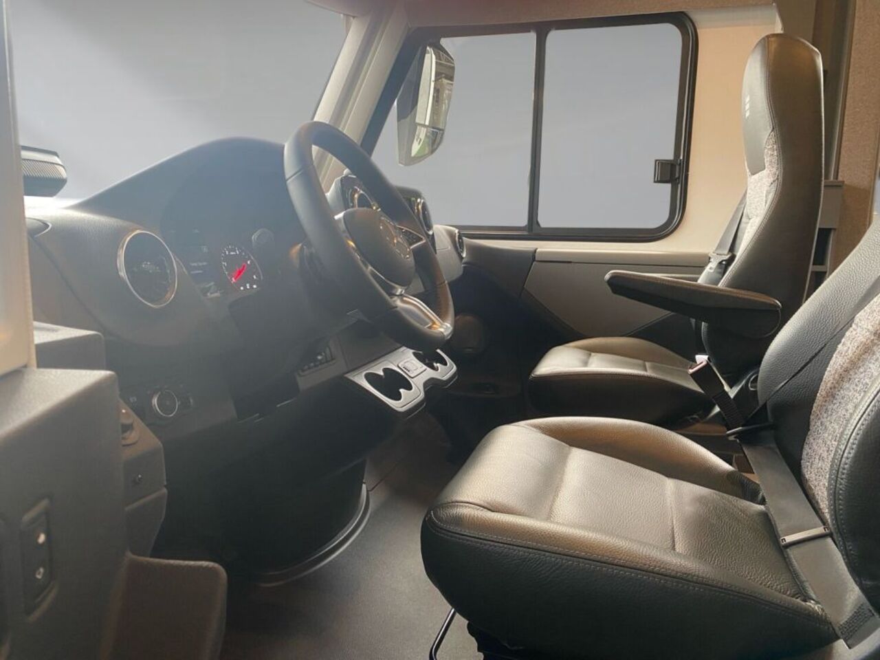 HYMER-ERIBA I 580 Bugstauschränke, kein Hubbett Ansicht 7 für Fahrzeugdetailseite