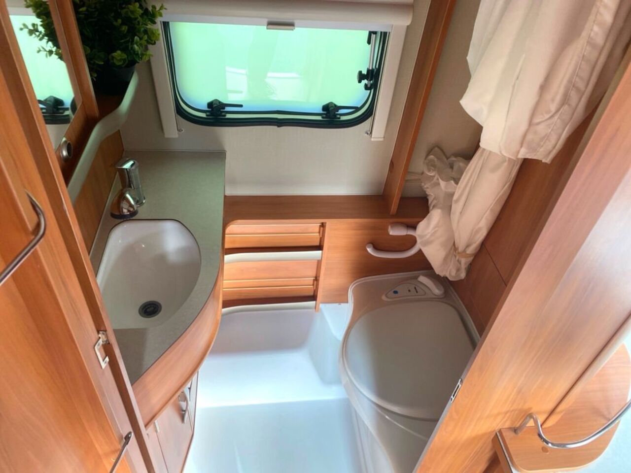 HYMER-ERIBA 420 Ansicht 11 für Fahrzeugdetailseite