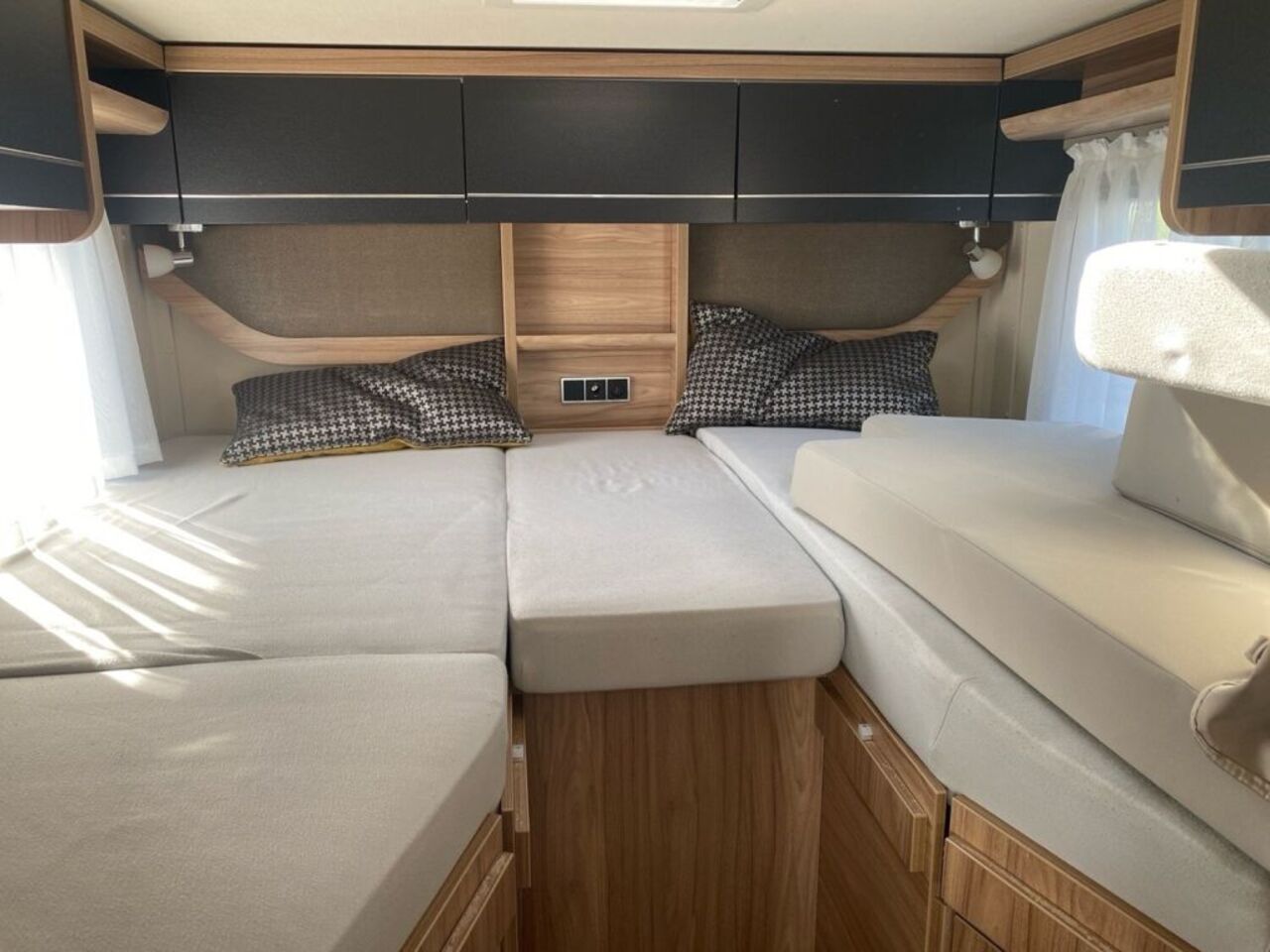 HYMER-ERIBA 570 CrossOver 4,5t Alarm,Zusatzluftfederung Ansicht 17 für Fahrzeugdetailseite