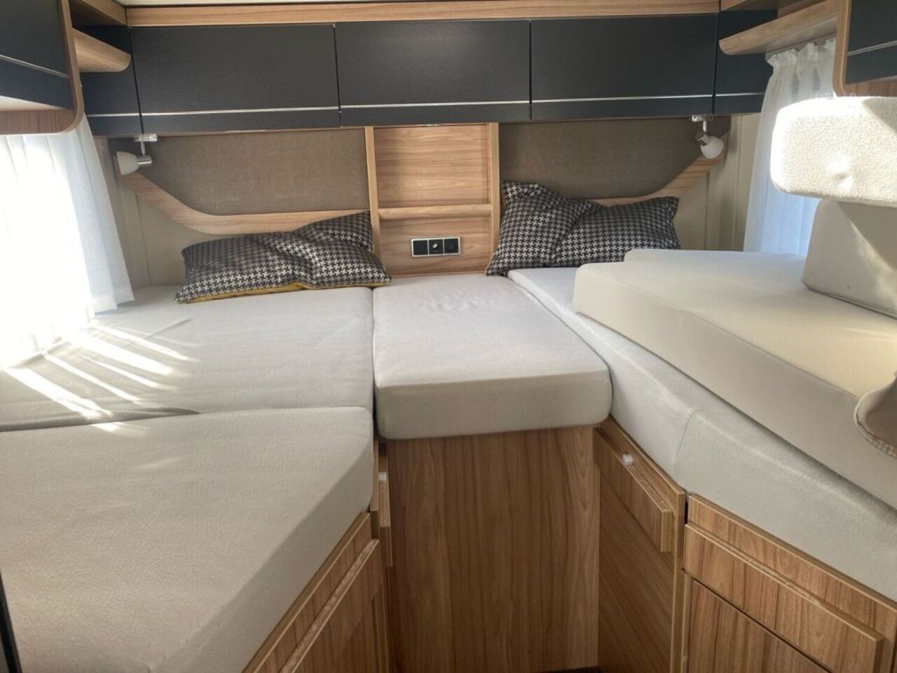 HYMER-ERIBA 570 CrossOver 4,5t Alarm,Zusatzluftfederung Ansicht 18 für Fahrzeugdetailseite