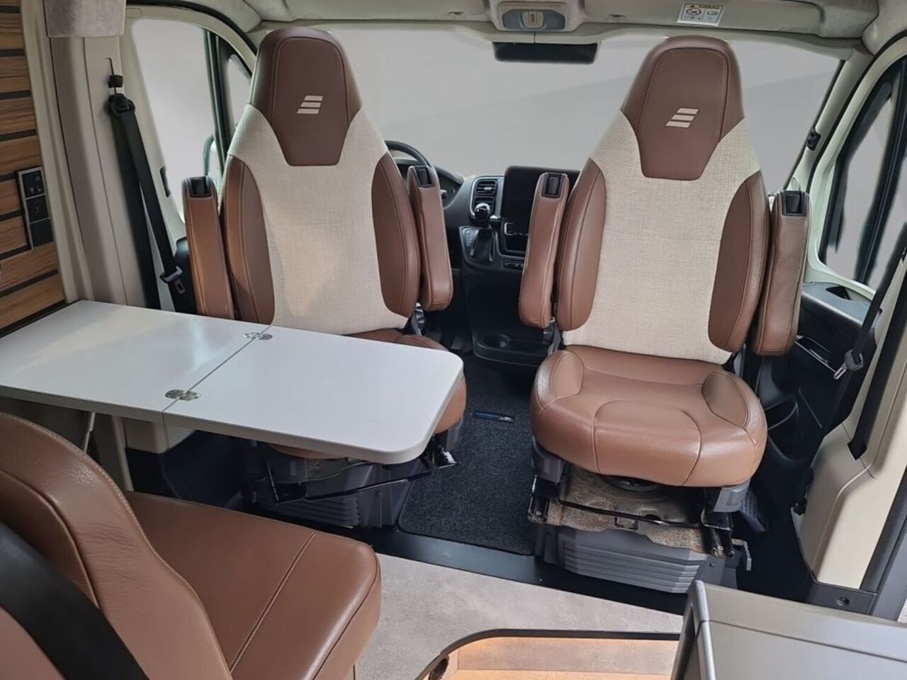 HYMER-ERIBA Yellowstone 180PS + Aufstelldach Ansicht 11 für Fahrzeugdetailseite