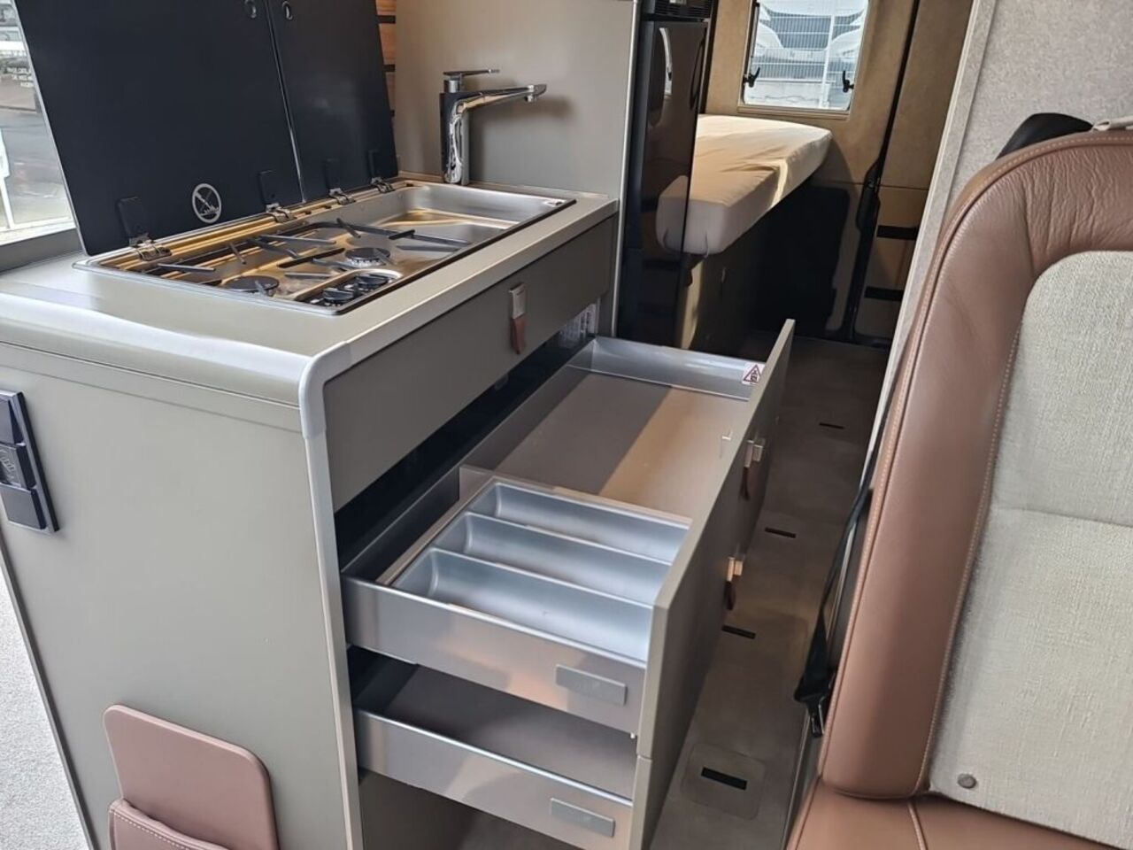 HYMER-ERIBA Yellowstone 180PS + Aufstelldach Ansicht 13 für Fahrzeugdetailseite
