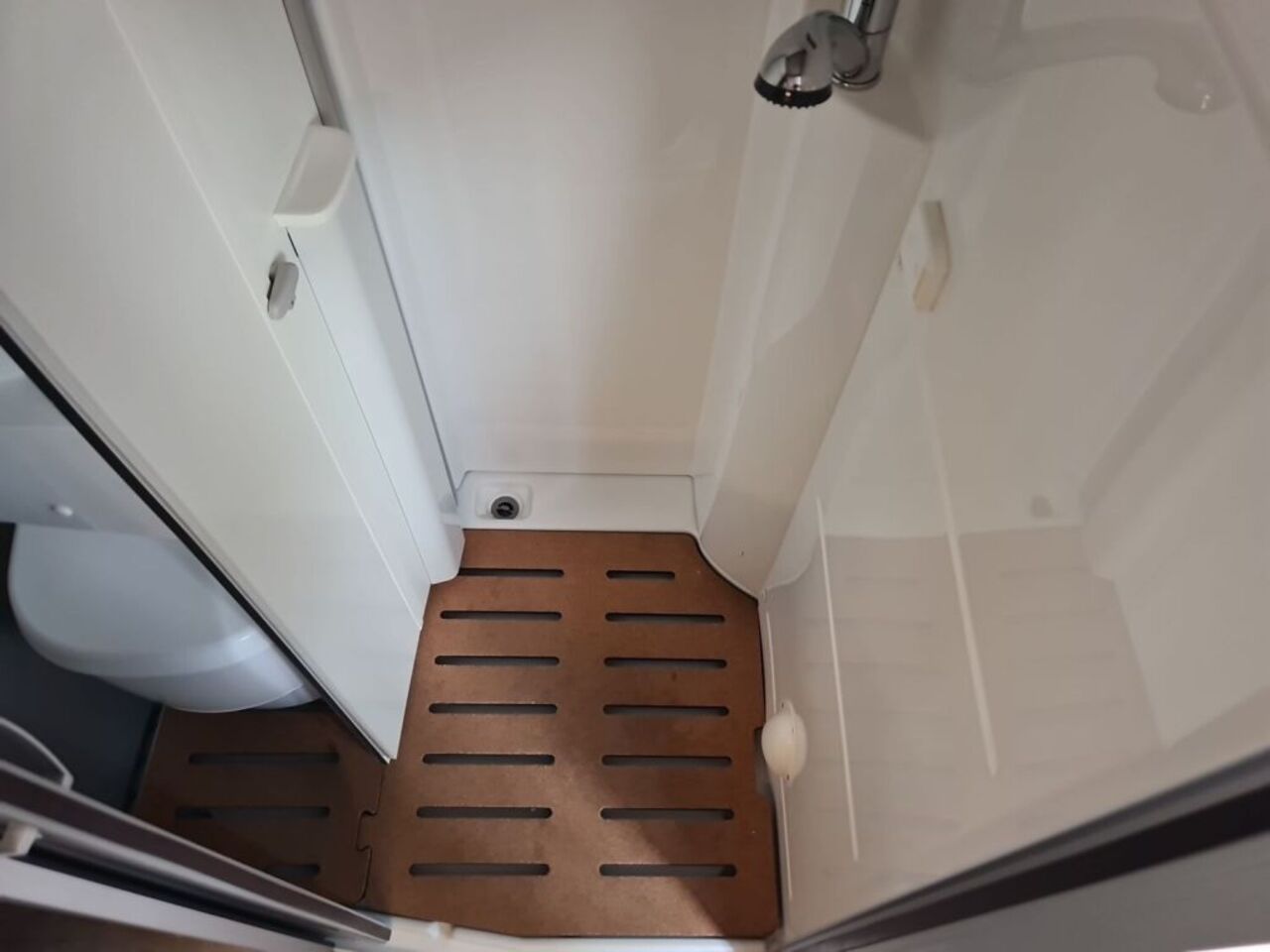 HYMER-ERIBA Yellowstone 180PS + Aufstelldach Ansicht 15 für Fahrzeugdetailseite