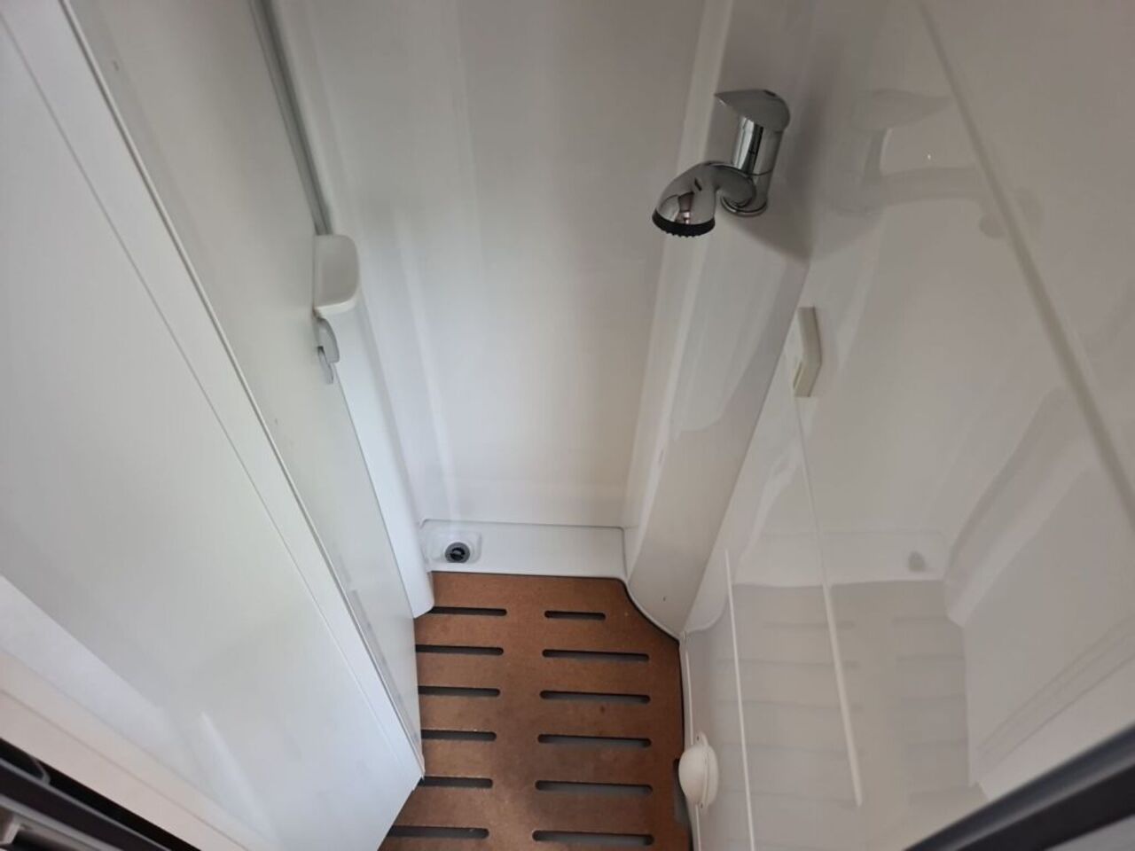 HYMER-ERIBA Yellowstone 180PS + Aufstelldach Ansicht 16 für Fahrzeugdetailseite