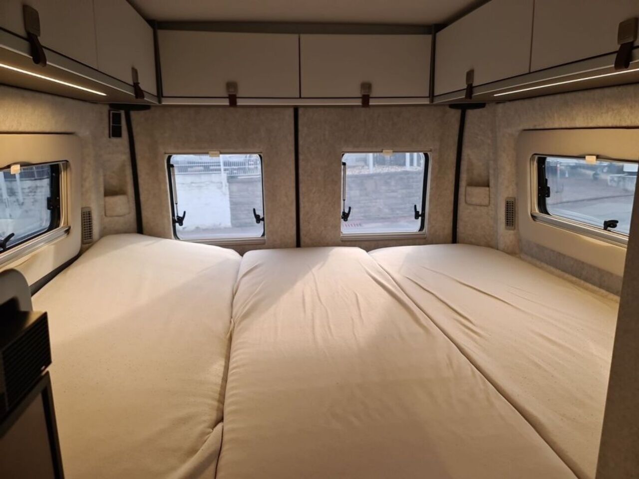 HYMER-ERIBA Yellowstone 180PS + Aufstelldach Ansicht 17 für Fahrzeugdetailseite