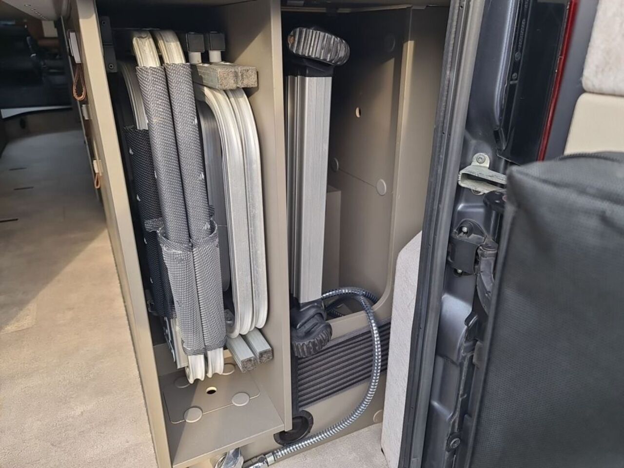 HYMER-ERIBA Yellowstone 180PS + Aufstelldach Ansicht 24 für Fahrzeugdetailseite