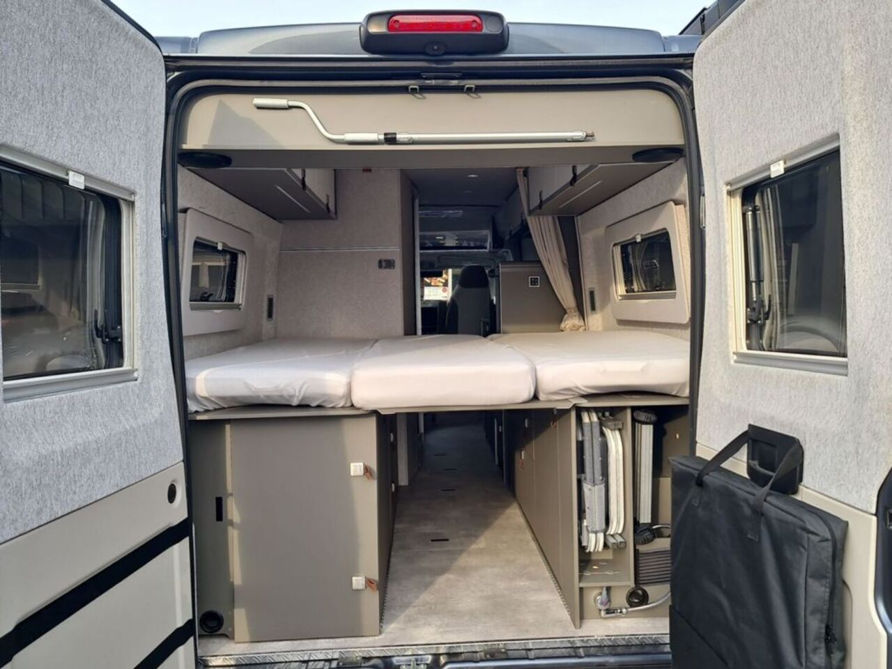HYMER-ERIBA Yellowstone 180PS + Aufstelldach Ansicht 26 für Fahrzeugdetailseite