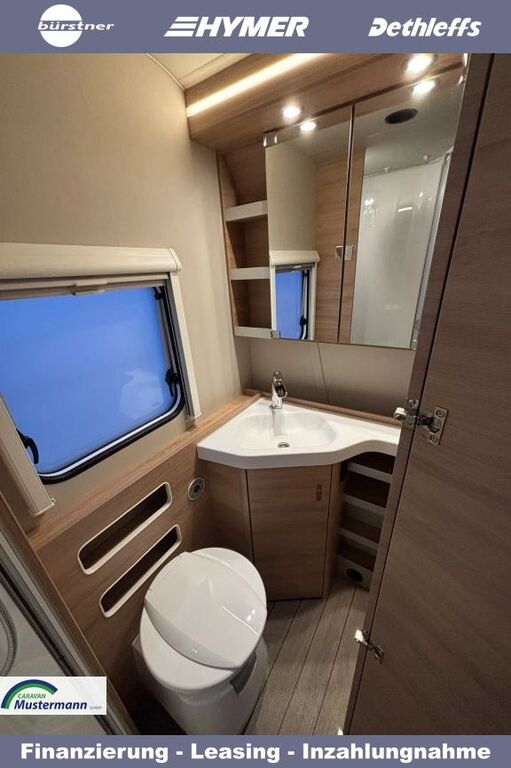 KNAUS 500 QDK Black Selection 3er Etagenbett mit 3 Fenster Ansicht 14 für Fahrzeugdetailseite