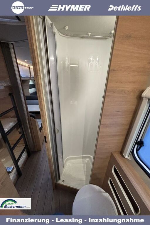 KNAUS 500 QDK Black Selection 3er Etagenbett mit 3 Fenster Ansicht 16 für Fahrzeugdetailseite