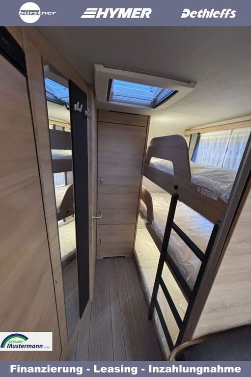 KNAUS 500 QDK Black Selection 3er Etagenbett mit 3 Fenster Ansicht 7 für Fahrzeugdetailseite