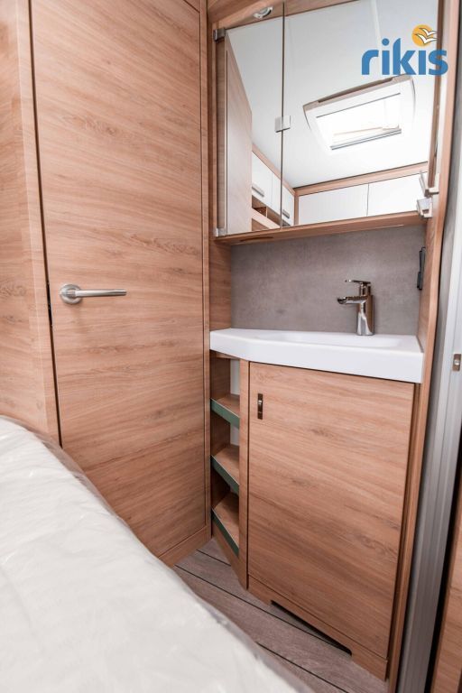 KNAUS 540 FDK Black Selection 1800kg Dusche Ansicht 15 für Fahrzeugdetailseite