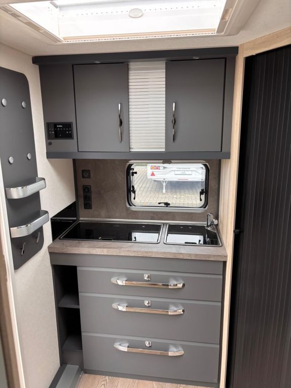 HOBBY 460 SL 1500kg, Abverkauf Ansicht 8 für Fahrzeugdetailseite