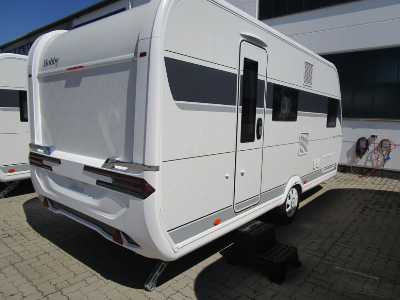 HOBBY 490 KMF 1800kg, Ansicht 2 für Fahrzeugdetailseite